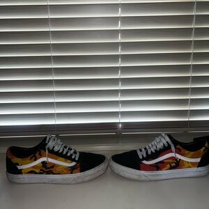Men’s camo vans size 10.5